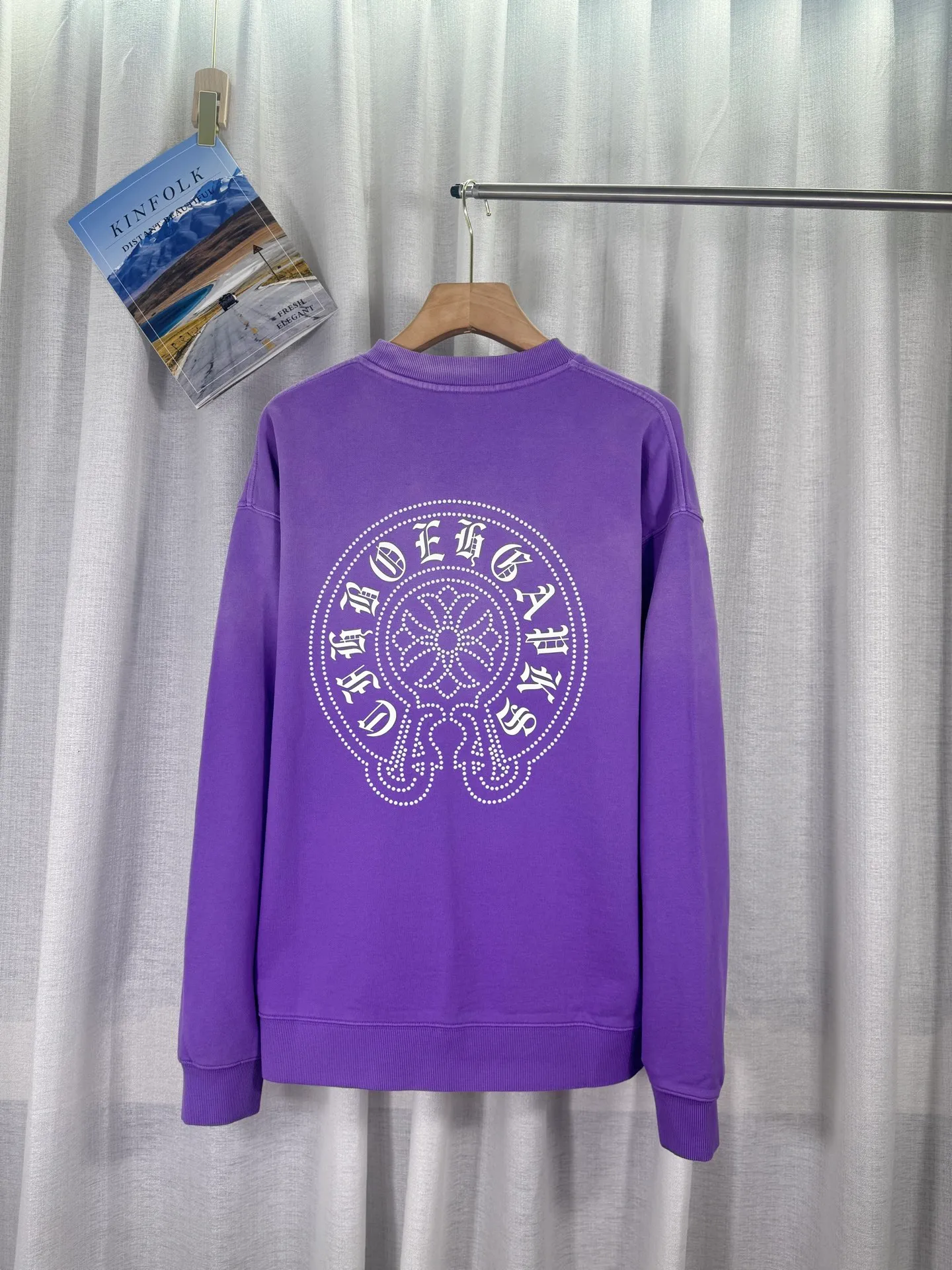 P280 top version, real shot without P, ​​different from market currency) 𝗖𝗵𝗿𝗼𝗺𝗲 𝗛𝗲𝗮𝗿𝘁𝘀/Croxin 2025 Autumn and Winter New Original Single Counter American 3D Rivets and Drill Couple Casual Sweater 👑The highest version! Customized fabric 430g tripe terry fabric! American-style pickled and distressed original fabric, laser-burned flowers, rivets and diamonds, exquisite embroidery of letters! The best-selling model in the counter, very comfortable to wear. Accessories: original molded and authenticated collar label➕100% silk wash label. Genuine purchase-grade original hangtag➕matching hanging rope➕3D hanging beads➕original packaging bag. Craftsmanship: The original version has consistent wiring! The highest version of the armhole matching technique! Color: Pink Black Green Purple Size: S M L XL Style Number: 25-363
